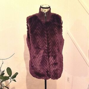 Charlie B Women's Burgundy Faux Fur Vest. Size Medium. Great Condition